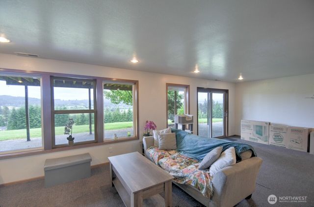 77 Rue Creek Road, Menlo, WA 98577