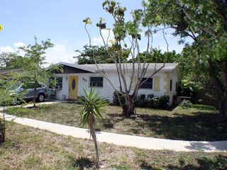 511 SW 72nd Ave, North Lauderdale, FL 33068
