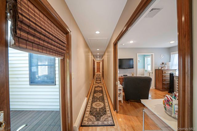 16 Lakecrest Lane, Ronkonkoma, NY 11779