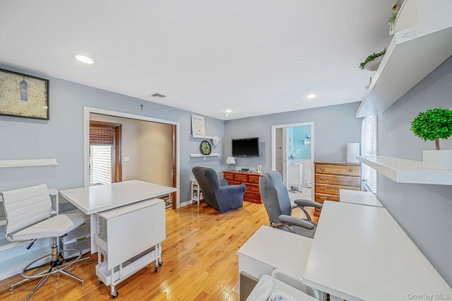 16 Lakecrest Lane, Ronkonkoma, NY 11779