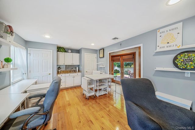 16 Lakecrest Lane, Ronkonkoma, NY 11779