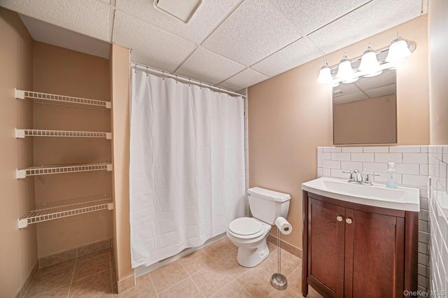 16 Lakecrest Lane, Ronkonkoma, NY 11779