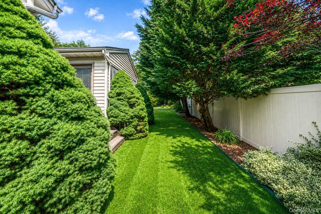 16 Lakecrest Lane, Ronkonkoma, NY 11779