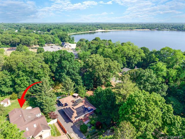 16 Lakecrest Lane, Ronkonkoma, NY 11779