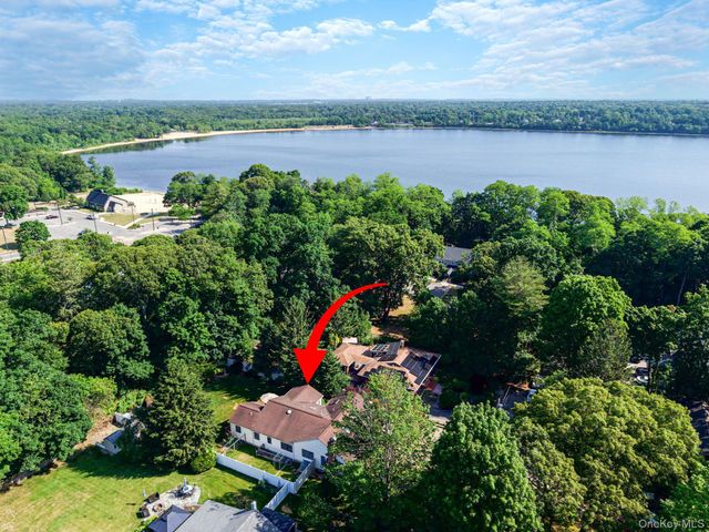 16 Lakecrest Lane, Ronkonkoma, NY 11779