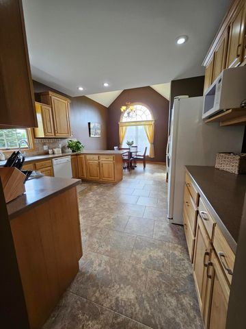 213 Windy Oak Drive, Hebron, IN 46341