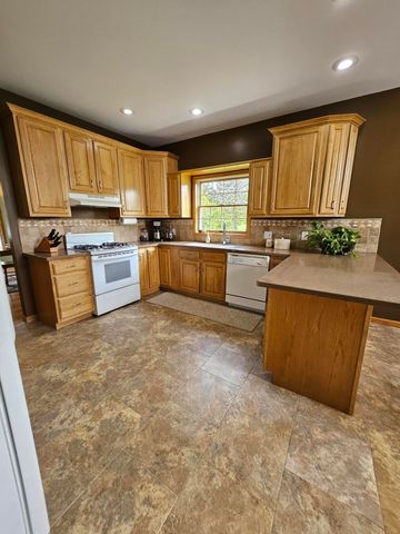 213 Windy Oak Drive, Hebron, IN 46341