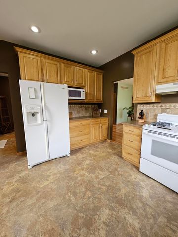 213 Windy Oak Drive, Hebron, IN 46341