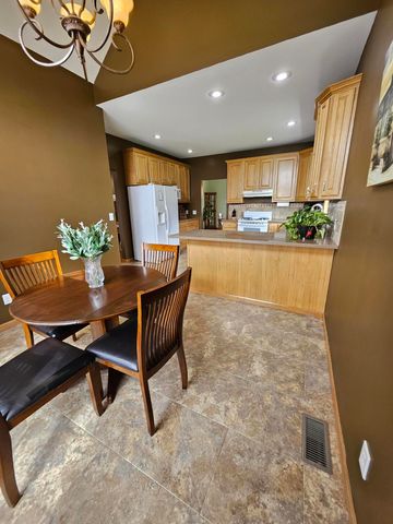 213 Windy Oak Drive, Hebron, IN 46341
