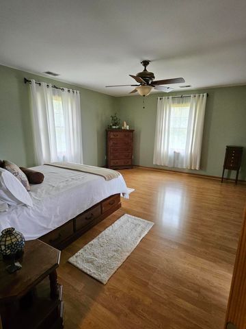 213 Windy Oak Drive, Hebron, IN 46341