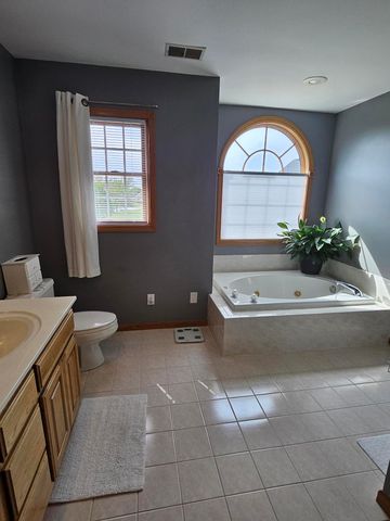 213 Windy Oak Drive, Hebron, IN 46341