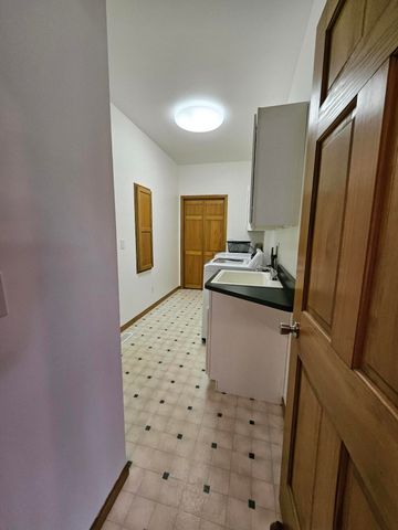 213 Windy Oak Drive, Hebron, IN 46341
