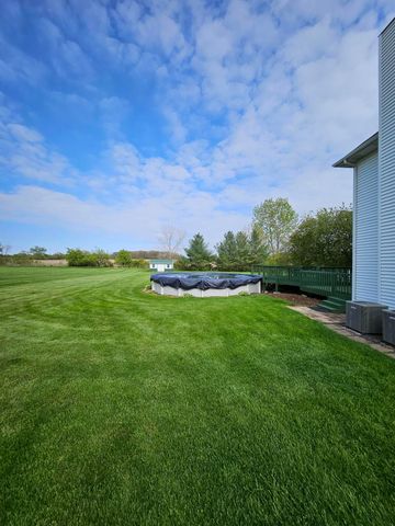 213 Windy Oak Drive, Hebron, IN 46341