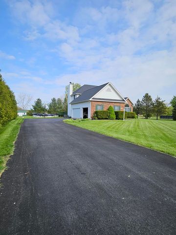 213 Windy Oak Drive, Hebron, IN 46341