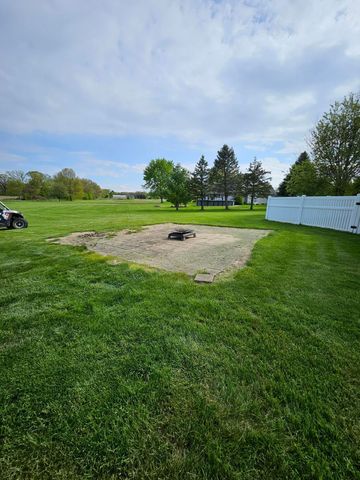 213 Windy Oak Drive, Hebron, IN 46341