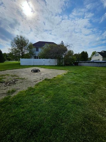 213 Windy Oak Drive, Hebron, IN 46341