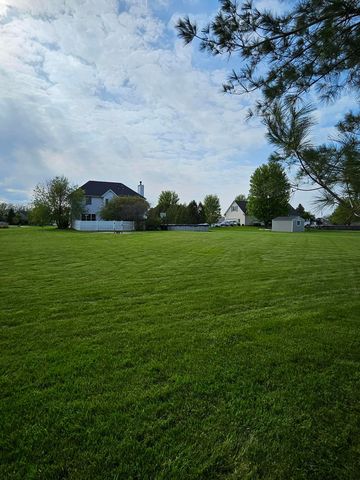 213 Windy Oak Drive, Hebron, IN 46341