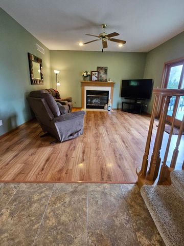 213 Windy Oak Drive, Hebron, IN 46341