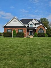 213 Windy Oak Drive, Hebron, IN 46341