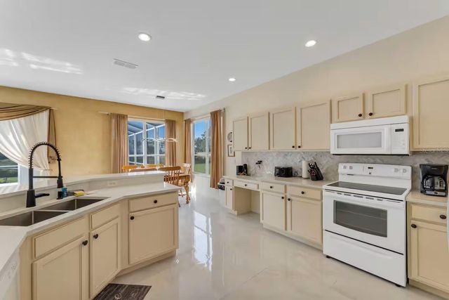 127 N HAMPTON DRIVE, Davenport, FL 33897