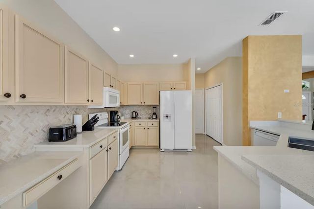 127 N HAMPTON DRIVE, Davenport, FL 33897