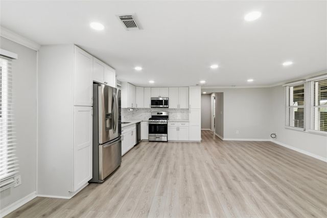 7021 2nd Street, Hitchcock, TX 77563