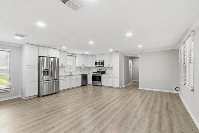 7021 2nd Street, Hitchcock, TX 77563