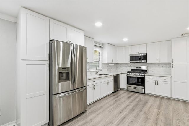 7021 2nd Street, Hitchcock, TX 77563