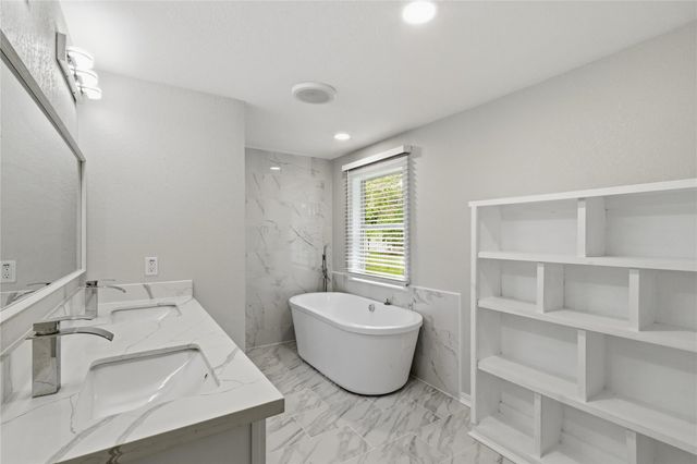 7021 2nd Street, Hitchcock, TX 77563