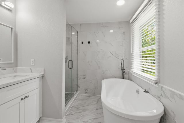 7021 2nd Street, Hitchcock, TX 77563