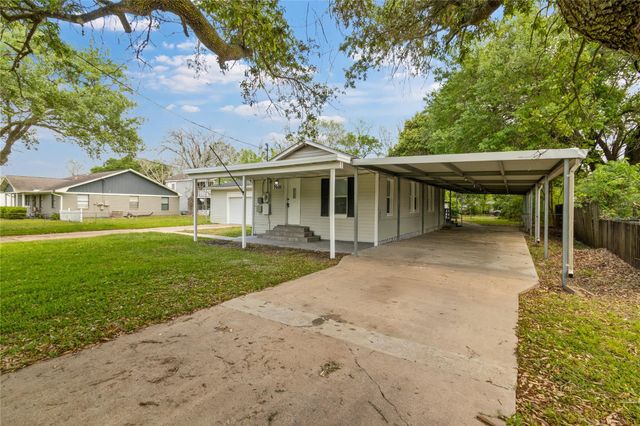 7021 2nd Street, Hitchcock, TX 77563