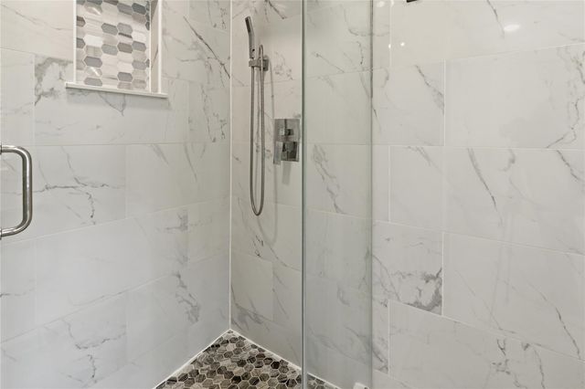 7021 2nd Street, Hitchcock, TX 77563