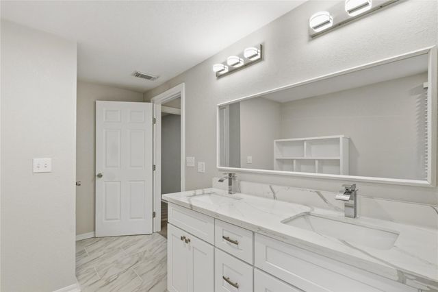 7021 2nd Street, Hitchcock, TX 77563