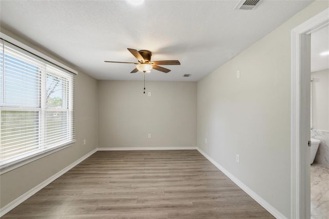 7021 2nd Street, Hitchcock, TX 77563