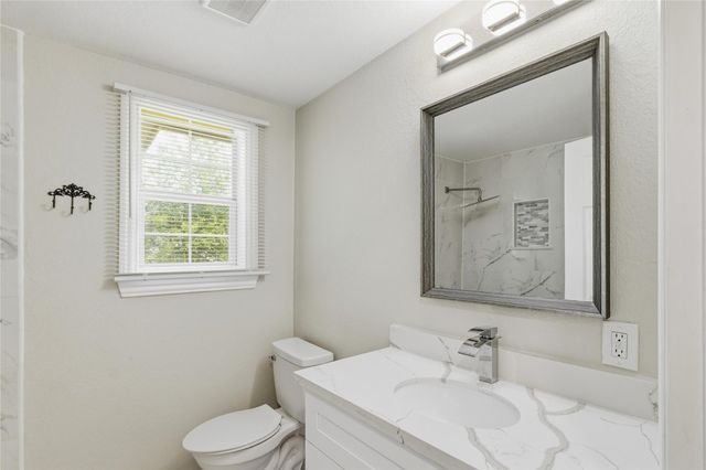 7021 2nd Street, Hitchcock, TX 77563