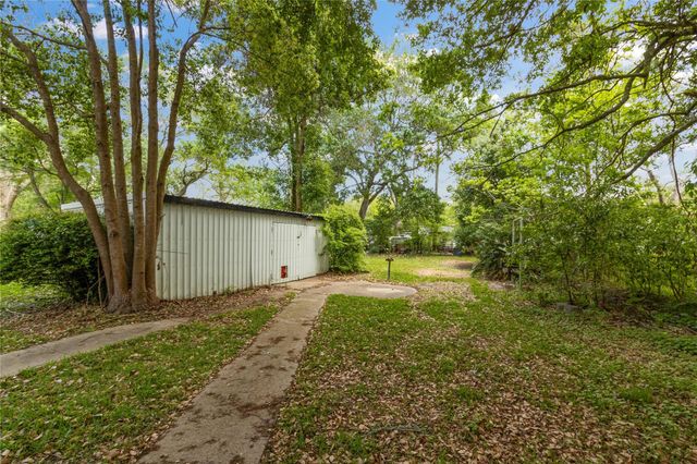 7021 2nd Street, Hitchcock, TX 77563