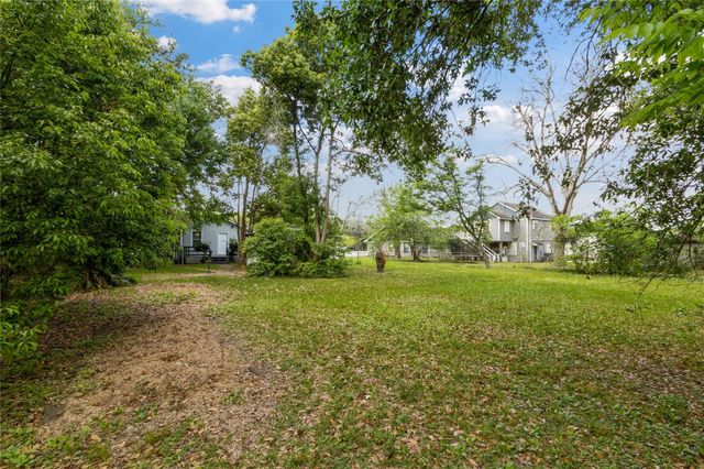 7021 2nd Street, Hitchcock, TX 77563