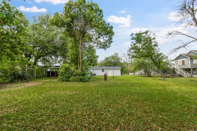 7021 2nd Street, Hitchcock, TX 77563