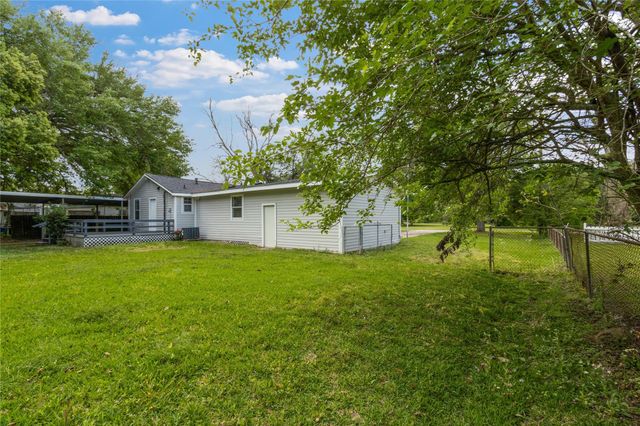 7021 2nd Street, Hitchcock, TX 77563