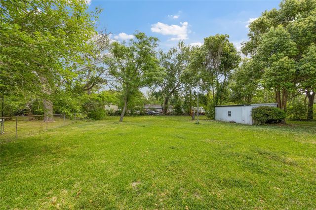 7021 2nd Street, Hitchcock, TX 77563