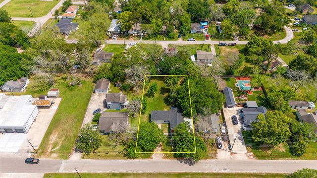 7021 2nd Street, Hitchcock, TX 77563