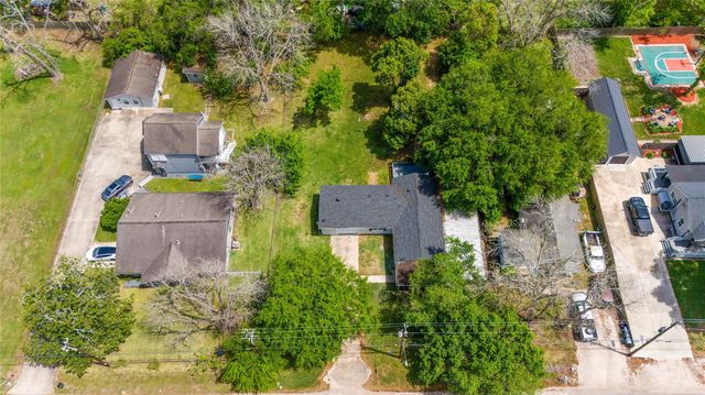 7021 2nd Street, Hitchcock, TX 77563