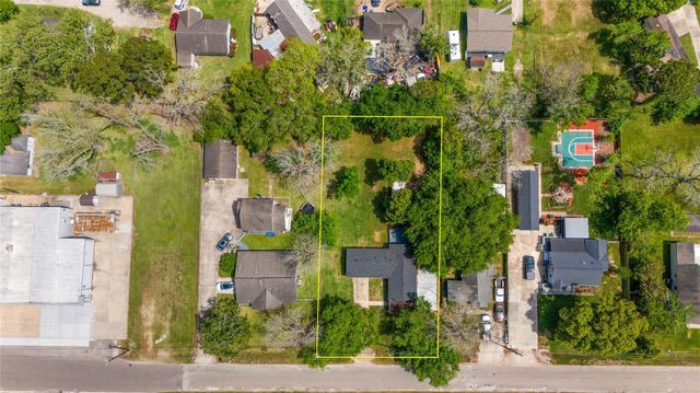 7021 2nd Street, Hitchcock, TX 77563