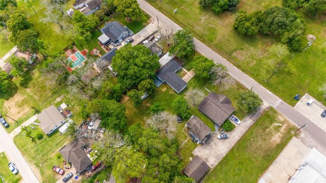 7021 2nd Street, Hitchcock, TX 77563