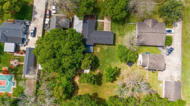 7021 2nd Street, Hitchcock, TX 77563