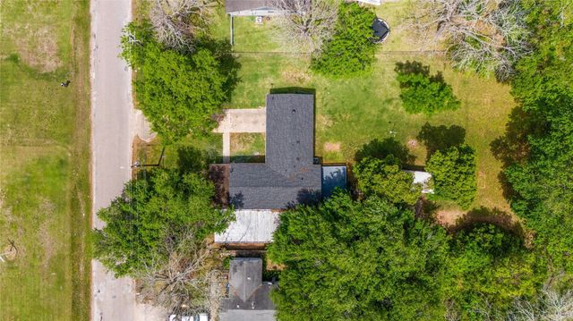 7021 2nd Street, Hitchcock, TX 77563