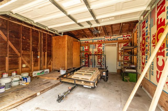 7021 2nd Street, Hitchcock, TX 77563