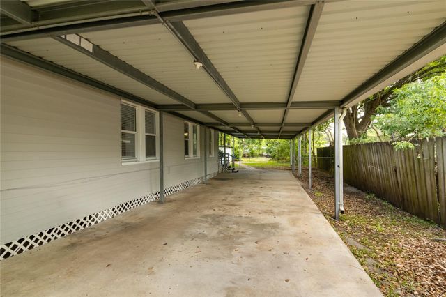 7021 2nd Street, Hitchcock, TX 77563