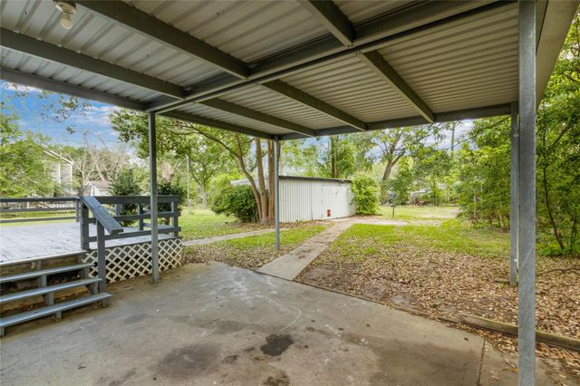 7021 2nd Street, Hitchcock, TX 77563