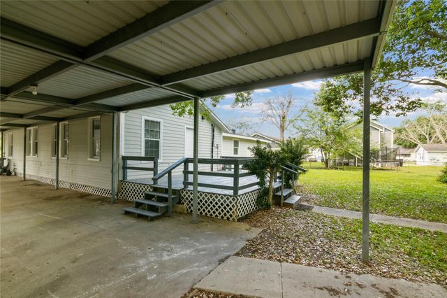 7021 2nd Street, Hitchcock, TX 77563